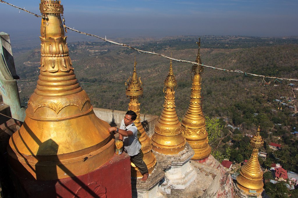 08-On the top of Popa Taung Kalat.jpg